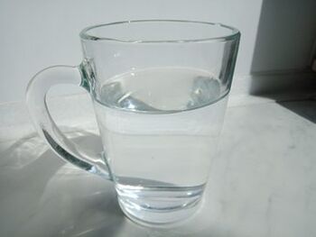 Алкотокс капает в стакан с водой, опыт использования продукта